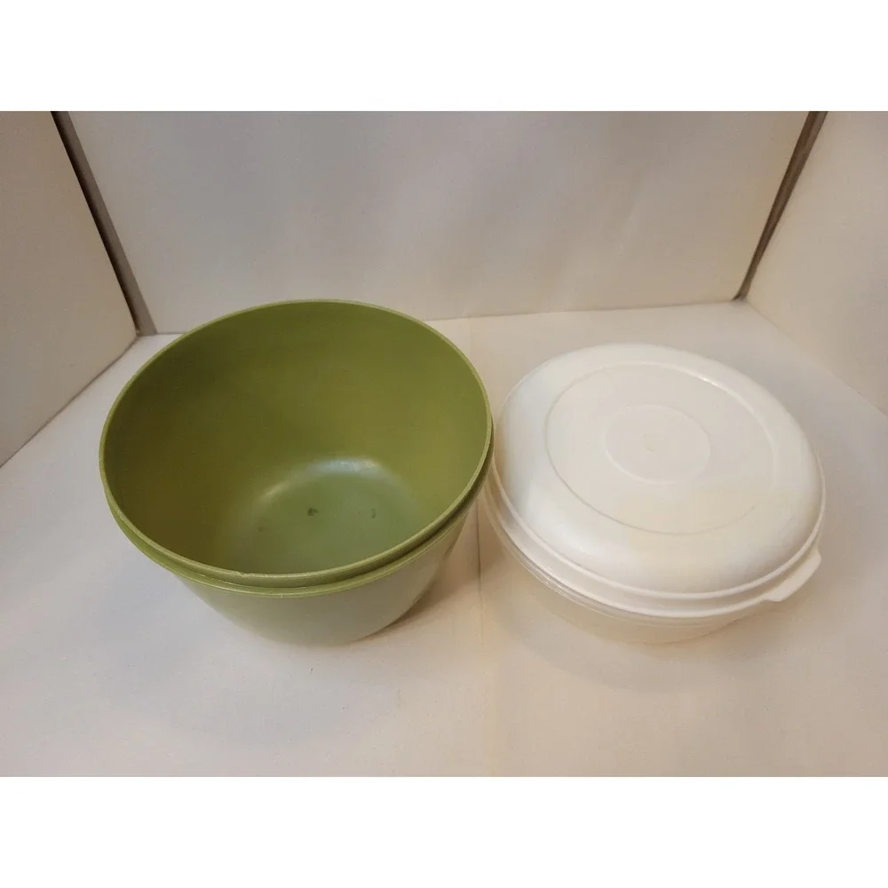 Vintage Rubbermaid 8 Cup Green Mixing Bowl & 1.5 Qt Servin Saver Container Set